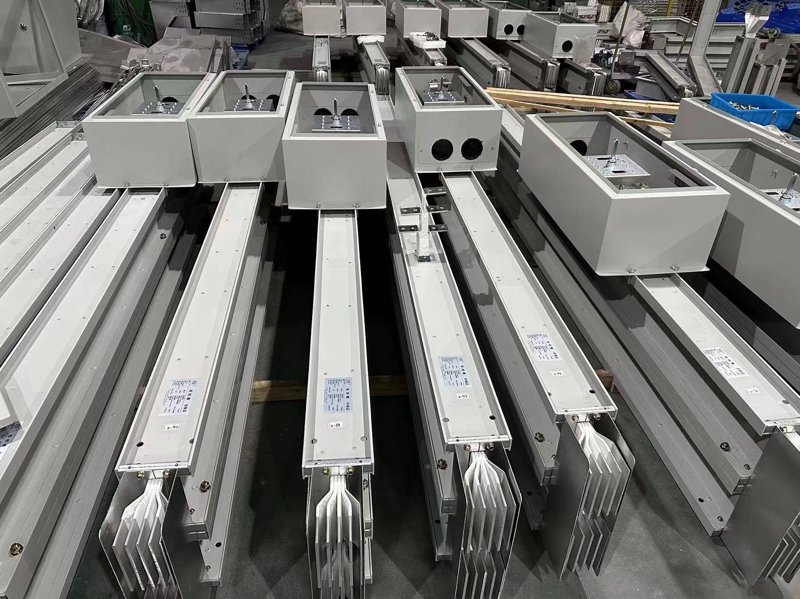 面对电气设备引发的火灾,选择正确的灭火工具至关重要。今天我们就来聊聊在遇到这种情况时我们应该如何应对。一、水基型灭火器
